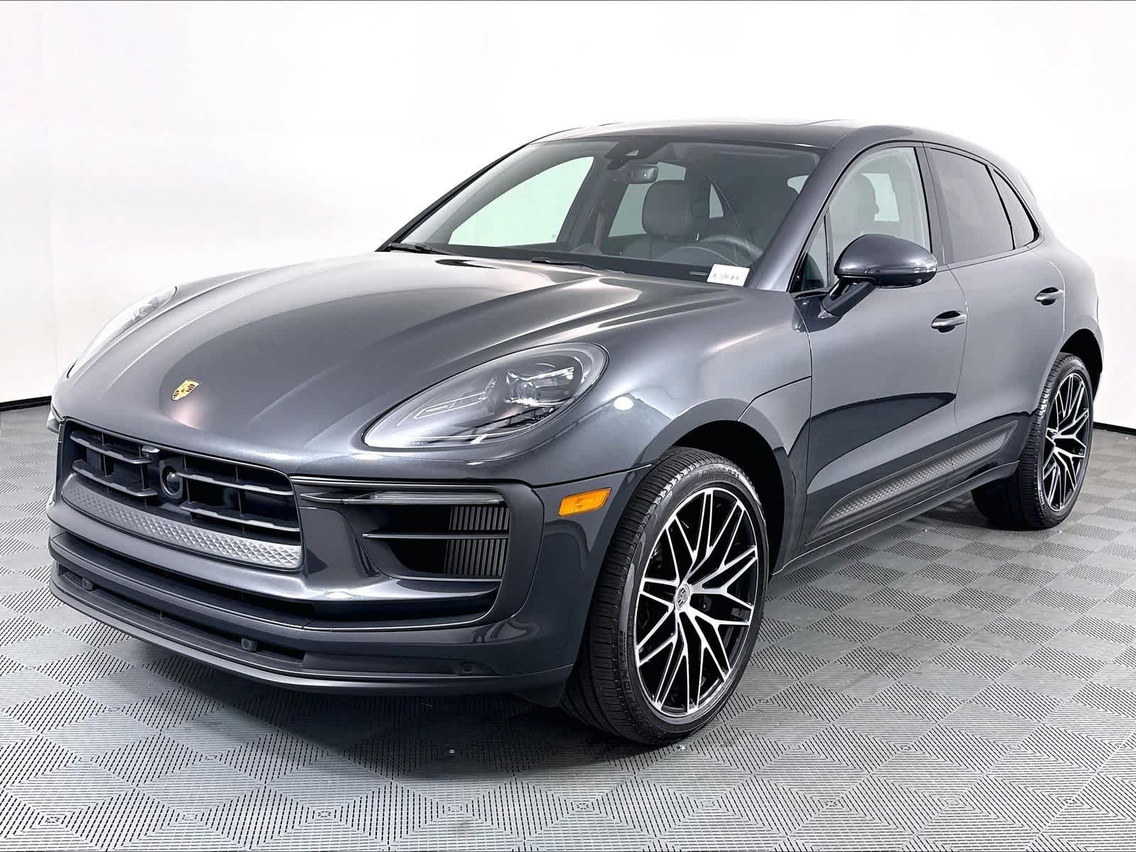 Certified 2023 Porsche Macan S AWD/4WD image 1