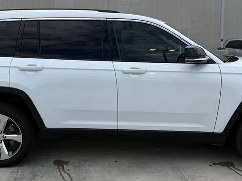 Used 2022 Jeep Grand Cherokee L Limited AWD/4WD image 5