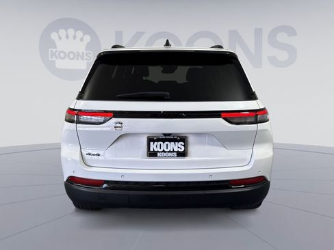 Used 2023 Jeep Grand Cherokee Altitude image 5