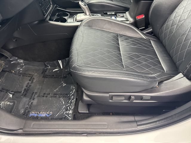Used 2021 Mitsubishi Outlander 4WD Plug-In Hybrid image 36