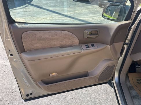 Used 2001 Toyota Sienna LE w/ LE Upgrade Pkg 2 FWD image 14