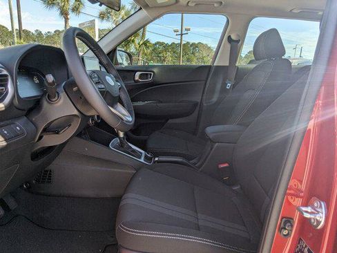 Certified 2025 Hyundai Venue SEL image 18