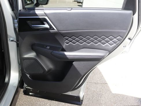 Used 2025 Mitsubishi Outlander SEL Black Edition AWD/4WD image 9