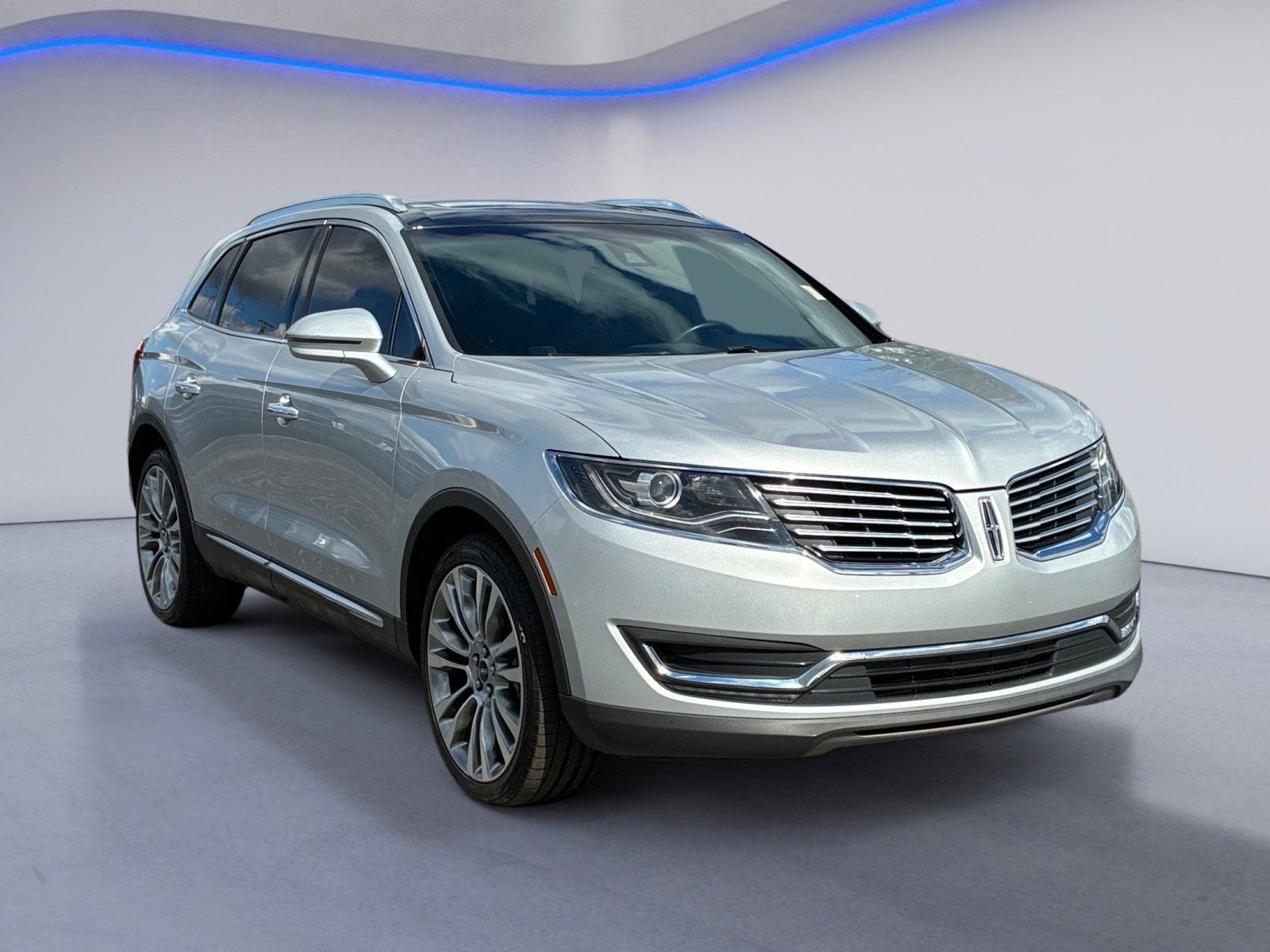 Used 2017 Lincoln MKX Reserve w/ Driver Assistance Package FWD image 5