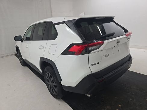 Used 2022 Toyota RAV4 LE FWD image 4