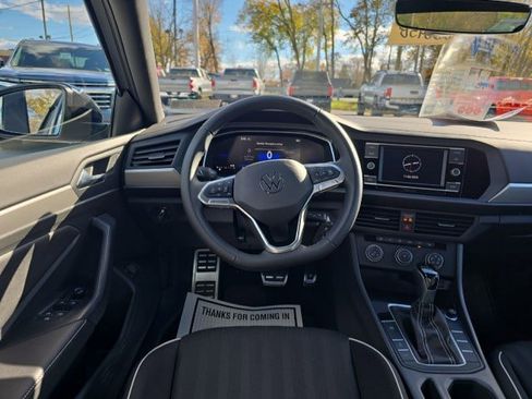 Used 2024 Volkswagen Jetta Sport image 16