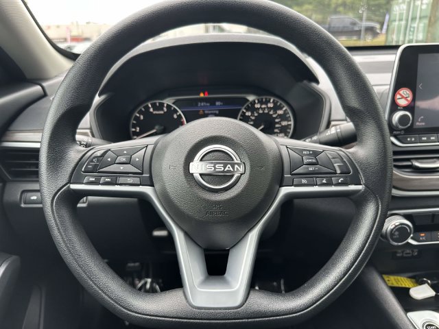 Used 2025 Nissan Altima 2.5 SV FWD image 22