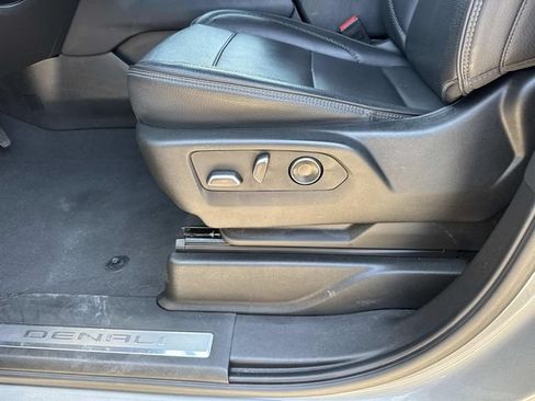 Used 2024 GMC Yukon Denali RWD image 34