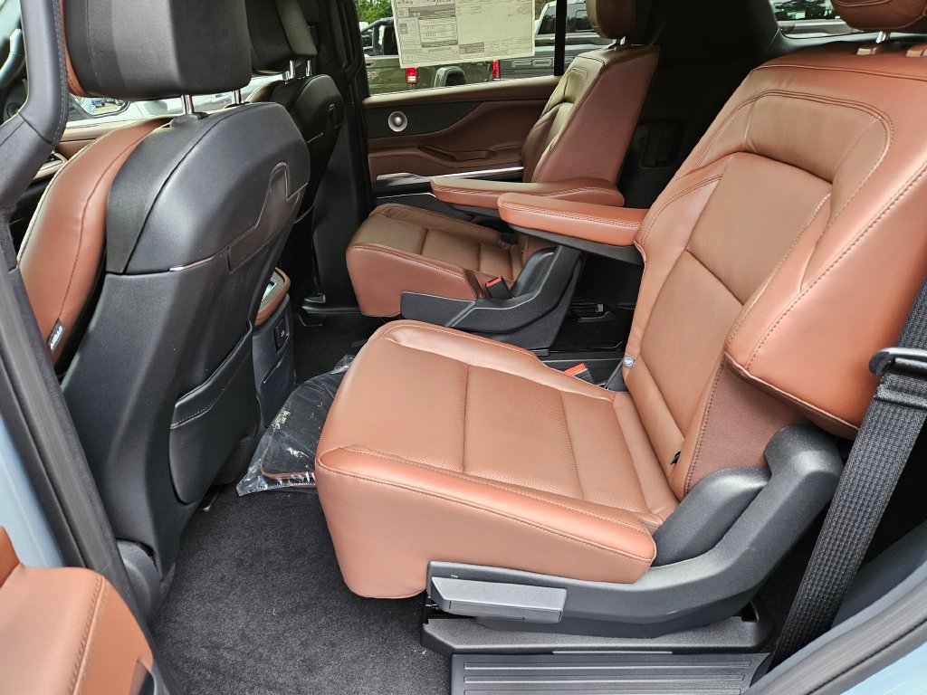 New 2027 Lincoln Navigator Reserve AWD/4WD image 14