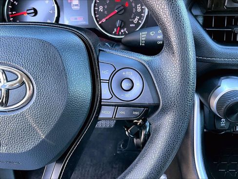 Certified 2022 Toyota RAV4 LE image 23