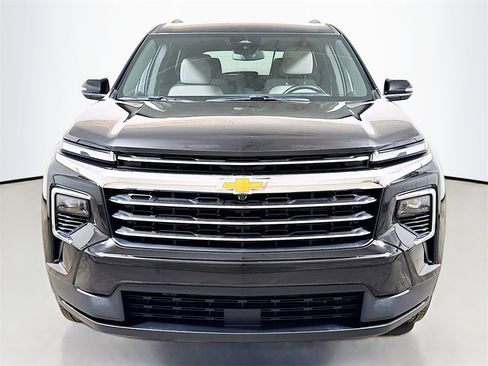 Certified 2025 Chevrolet Traverse LT image 2