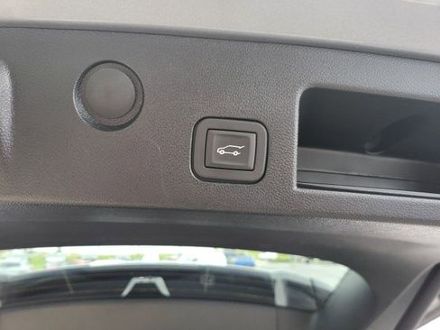 Used 2025 Chevrolet Equinox RS w/ Safety and Technology Package image 16