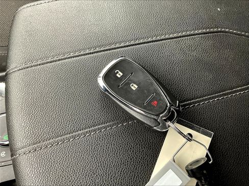 Used 2023 Chevrolet Traverse LT FWD image 33