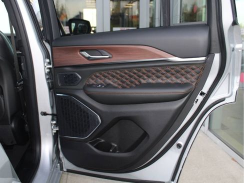 New 2025 Jeep Grand Cherokee Summit image 28