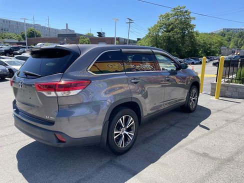 Used 2017 Toyota Highlander Plus w/ Carpet Mat Package AWD/4WD image 8