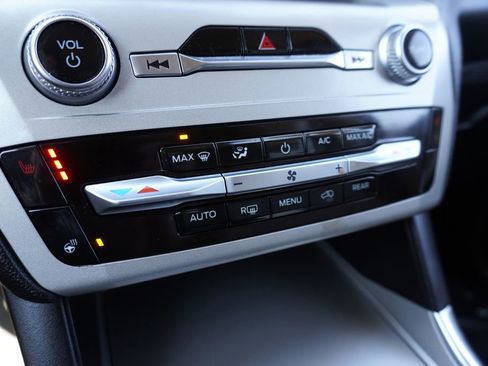 Used 2022 Ford Explorer XLT w/ Equipment Group 202A image 18