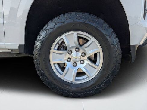 Used 2023 Chevrolet Colorado LT w/ LT Convenience Package II AWD/4WD image 10