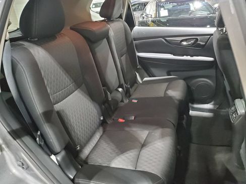 Used 2018 Nissan Rogue SV AWD/4WD image 19