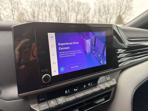 Used 2025 Toyota Camry SE w/ Convenience Package image 28