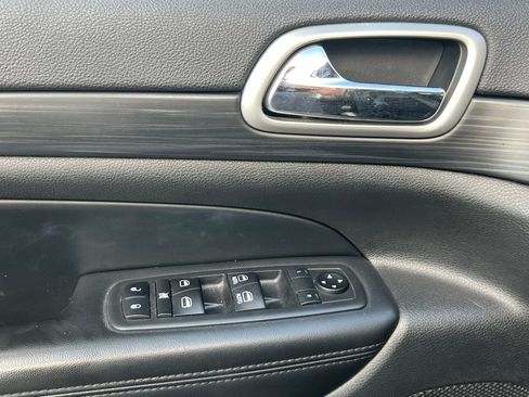 Used 2020 Jeep Grand Cherokee Altitude image 26