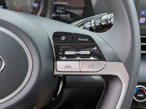 Used 2022 Hyundai Elantra SEL FWD image 24