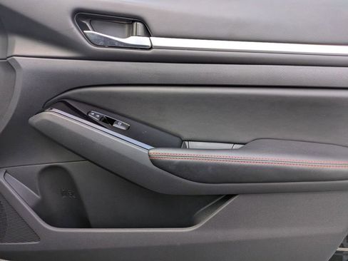 Used 2025 Nissan Altima 2.5 SR FWD image 32