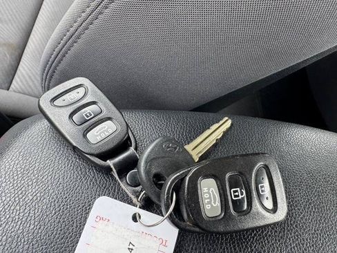 Used 2013 Hyundai Elantra GLS w/ Preferred Pkg FWD image 45