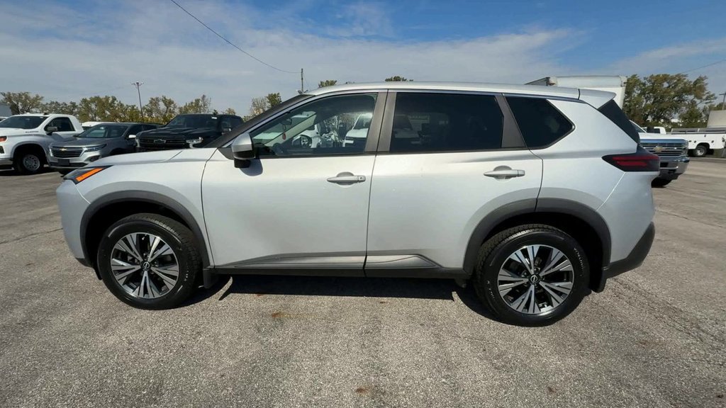 Used 2023 Nissan Rogue SV AWD/4WD image 5