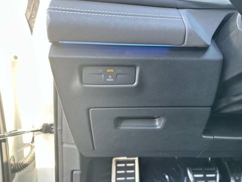 New 2026 Volkswagen Tiguan SE R-Line AWD/4WD image 26