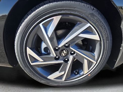 New 2026 Hyundai Elantra Limited image 9