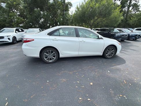 Used 2015 Toyota Camry SE w/ Moonroof Package FWD image 16