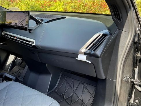 Used 2026 BMW iX xDrive45 image 18