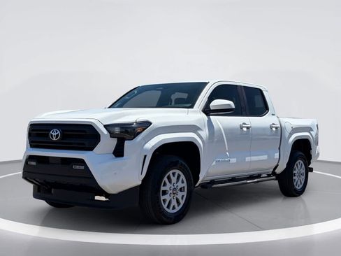 Used 2025 Toyota Tacoma SR5 AWD/4WD image 2