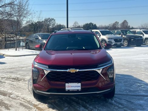 Used 2025 Chevrolet Trax LT w/ Driver Confidence Package image 2