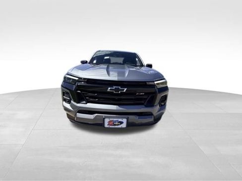 Used 2023 Chevrolet Colorado Z71 w/ Z71 Convenience Package 2 AWD/4WD image 3