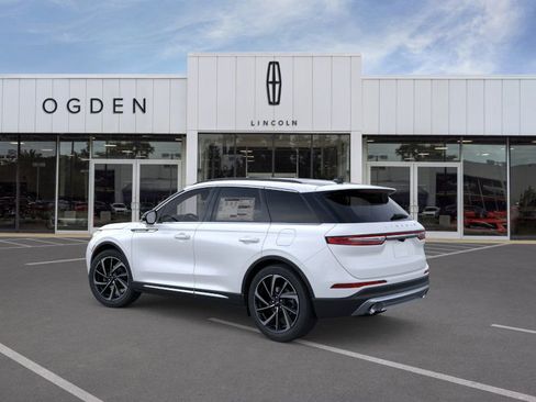 New 2026 Lincoln Corsair Reserve image 4