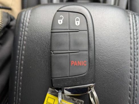 Used 2024 Jeep Compass Latitude AWD/4WD image 30