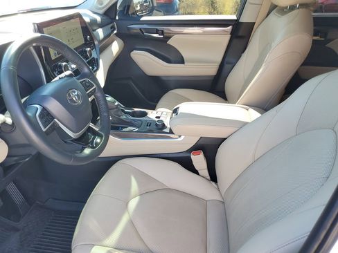 Used 2023 Toyota Highlander Limited image 25