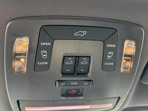 Used 2023 Toyota Sienna XSE AWD/4WD image 34