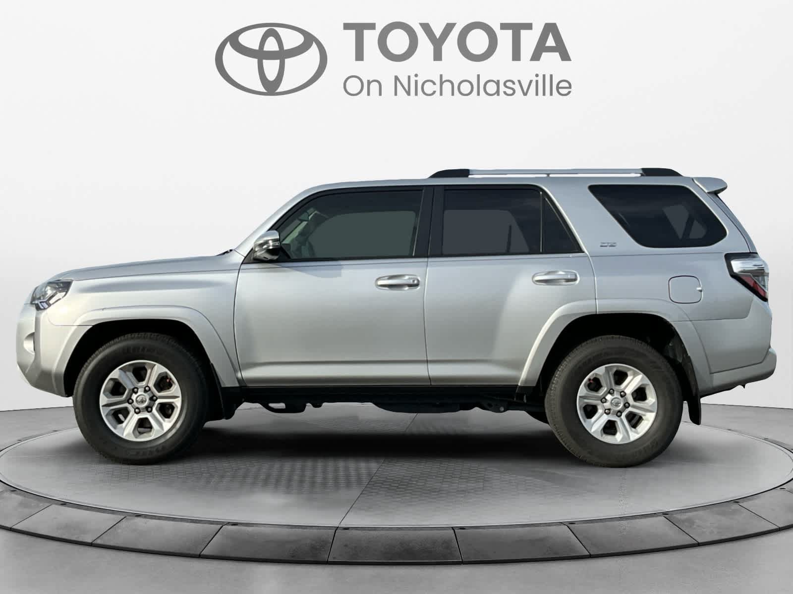 Used 2023 Toyota 4Runner SR5 Premium w/ Moonroof Package RWD image 2