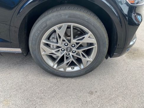 Used 2025 Genesis GV70 2.5T AWD/4WD image 5