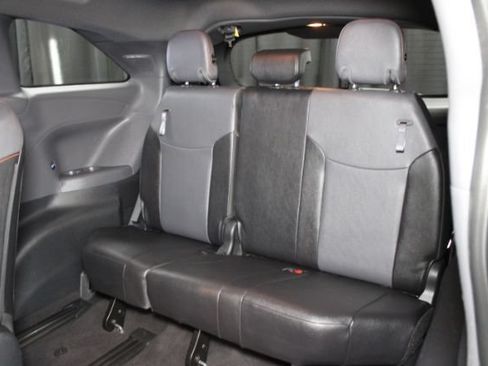 Used 2022 Toyota Sienna XSE w/ XSE Plus Package FWD image 28
