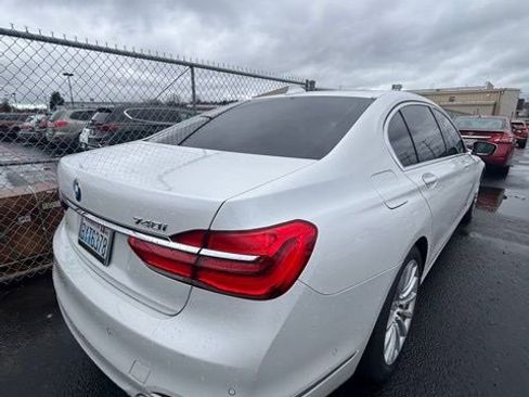 Used 2016 BMW 740i image 5