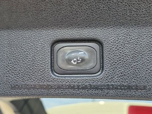 Used 2018 Ford Explorer XLT w/ Equipment Group 202A FWD image 21