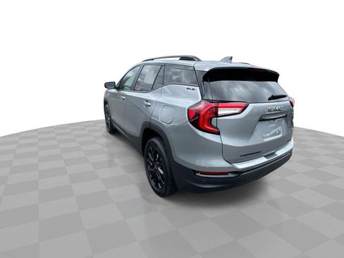 Used 2024 GMC Terrain SLE w/ Driver Convenience Package image 6