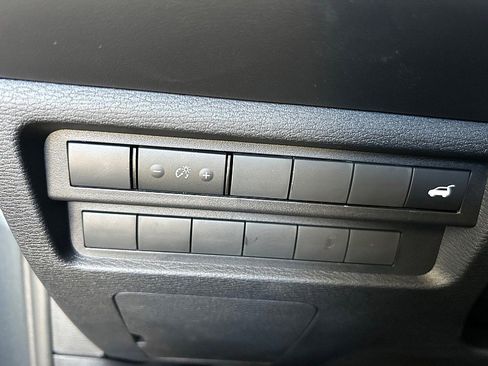 New 2025 Mitsubishi Outlander SE image 27