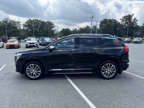 Used 2022 GMC Terrain Denali w/ LPO, 'HIT The Road' Package AWD/4WD image 4