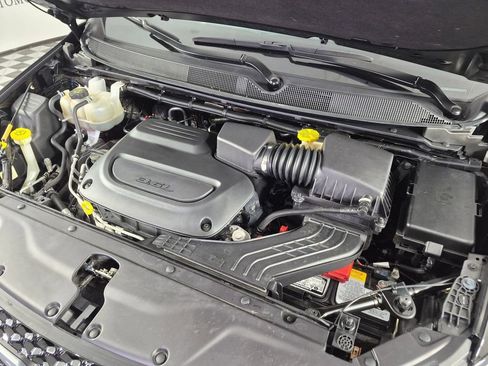 Used 2024 Chrysler Pacifica Touring-L FWD image 35