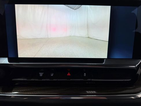 Used 2024 Chevrolet Silverado 2500 LT w/ Convenience Package image 24