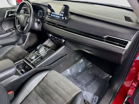 Used 2023 Mitsubishi Outlander SE Black Edition image 30